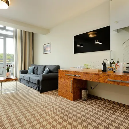 Jantar Deluxe Royal Tulip アパート *