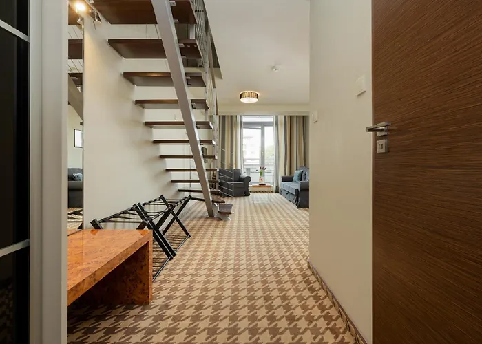 Jantar Deluxe Royal Tulip * 코워브제크